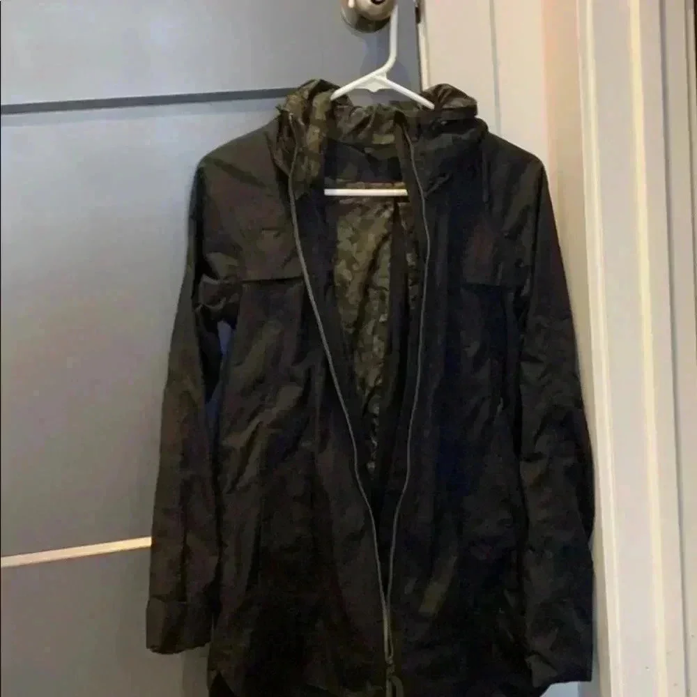 Lululemon Fo Drizzle Jacket w/ Camo Lining